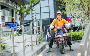 冲上热搜 “失业大军涌入 骑手收入腰斩” 失业大军涌入外卖骑手行业