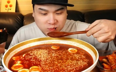 超市试吃大胃王（大胃王狂吃）